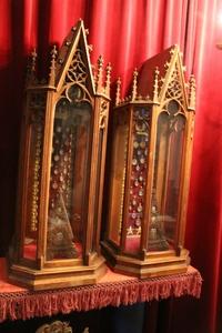Matching Relic Shrines Containing Pair Of Hand - Carved Reliquaries ( Each 3 Relics ) And 58 Originally Sealed Relics  ( 20 Full Silver Theca S). style Gothic en fully - hand - carved, France 19th century