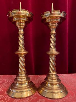 Candle Holders Measures Without Pin style Gothic - style en Brass / Bronze / Gilt, Belgium  19 th century