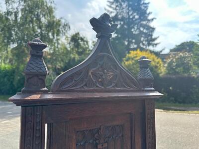 Chairs style Gothic - Style en Oak wood, Belgium  19 th century ( Anno 1885 )