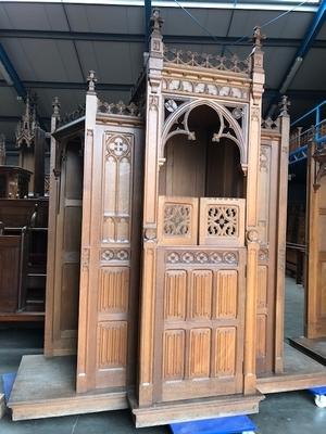 Confessionals style Gothic - style en Oak wood, Belgium 19th century