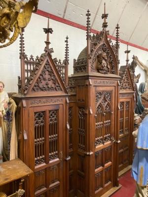 Exceptional Pair Of Highly-Carved Oak Confessionals style Gothic - style en Walnut wood , Arnhem Eusebius Church Netherlands 19 th century ( Anno 1876 )