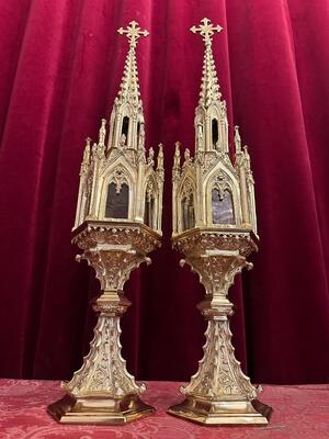 Exceptional Reliquaries style Gothic - Style en Bronze / Polished and Varnished / Glass, France 19 th century ( Anno 1865 )
