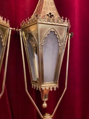 Lanterns style Gothic - style en Brass / Bronze / Polished and Varnished / Glass, France 19 th century ( Anno 1875 )