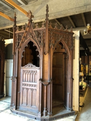 Matchting Confessionals  style Gothic - style en Oak wood, Belgium 19th century
