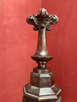 Pilons style Gothic - style en Walnut wood , France 19 th century ( Anno 1875 )