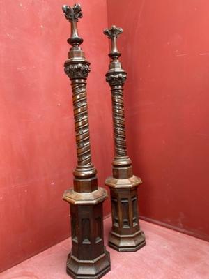 Pilons style Gothic - style en Walnut wood , France 19 th century ( Anno 1875 )