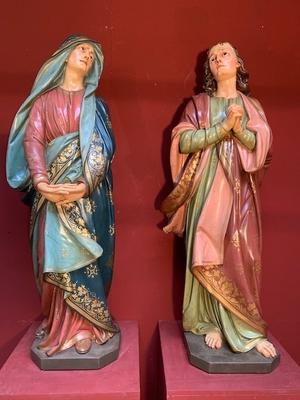 St. John & St. Mary Under The Cross. Signed Raffl Paris style Gothic - style en plaster polychrome / Glass Eyes, France 19th century ( anno 1885 )