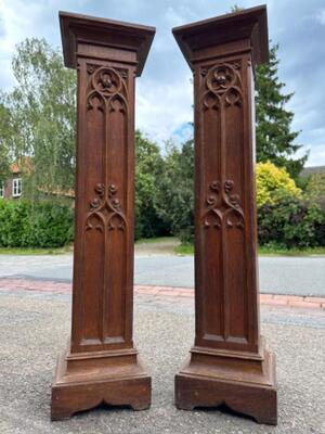 Statue Stands style Gothic - Style en Oak wood, Belgium  19 th century ( Anno 1885 )