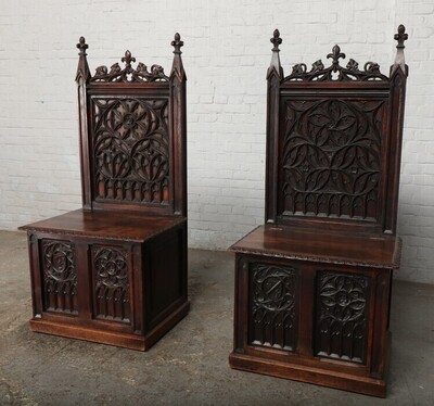 Throne Chairs  style Gothic - Style en Oak Wood, France 19 th century