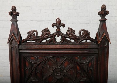 Throne Chairs  style Gothic - Style en Oak Wood, France 19 th century