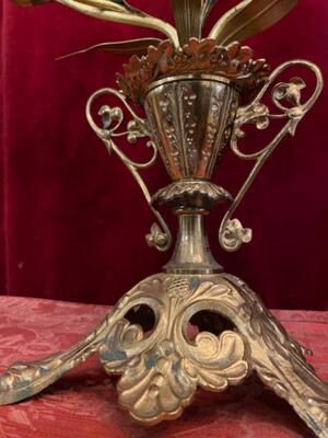 Floral Candle - Holders style Neo Classicistic en Brass / Bronze , France 19 th century