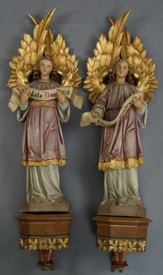 Pair Of Matching Fully Hand-Carved Angels On Wall Consoles Wood-Polychrome Southern Germany 19th Cent. (1890) en hand-carved wood polychrome, Southern Germany 19th century ( Anno 1890 )