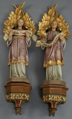 Pair Of Matching Fully Hand-Carved Angels On Wall Consoles Wood-Polychrome Southern Germany 19th Cent. (1890) en hand-carved wood polychrome, Southern Germany 19th century ( Anno 1890 )
