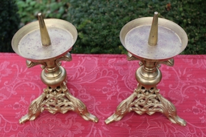 Candle Sticks Measures Without Pin style Romanesque en Bronze / Gilt, France 19th century