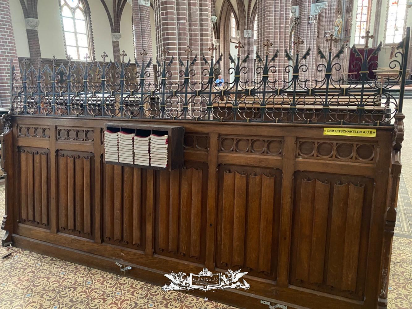 Gothic - style Complete Series Of 90 Solid Oak Church Pews Complete ...