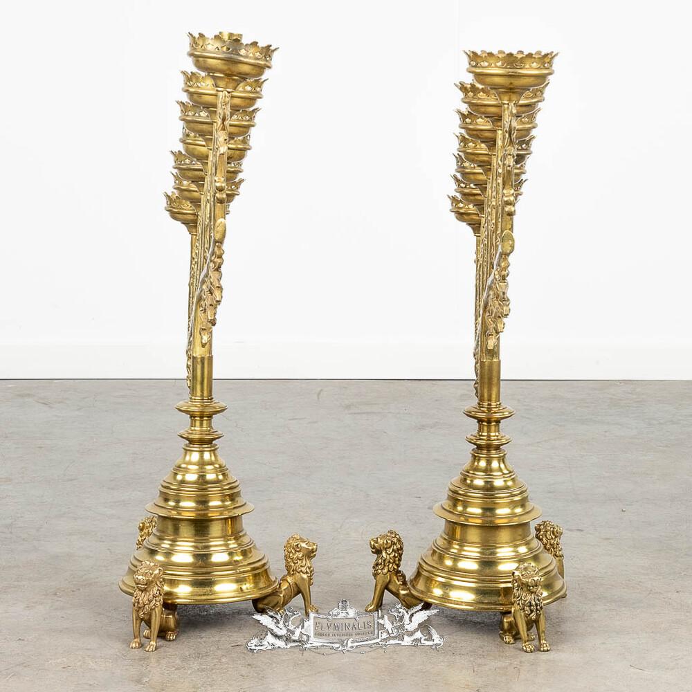 https://www.fluminalis.com/galleries_watermark/pair-gothic-style-candle-holders-10147727-max.jpg